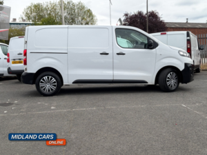 2022 Vauxhall Vivaro 1.5 Vivaro Dynamic 1.5d 100 M6 L1h1 27/2900 Panel Van in White — image 4