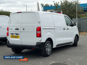 2022 Vauxhall Vivaro 1.5 Vivaro Dynamic 1.5d 100 M6 L1h1 27/2900 Panel Van in White — image 5