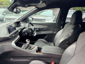 2018 Peugeot 5008 Bluehdi S/s Gt Line in Green — image 2