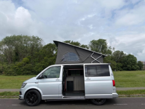 2015 Volkswagen Transporter in Silver — image 3
