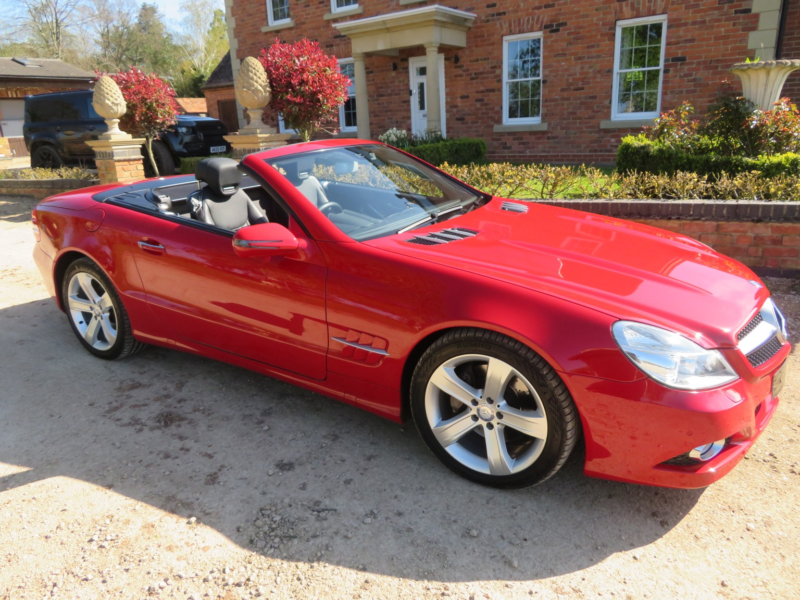 2009 Mercedes-Benz Sl Sl350 V6 R230 in Red — image 1