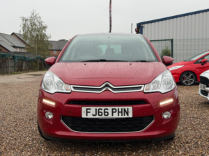 2016 Citroen C3 1.2 Puretech Platinum Etg6 Euro 6 (s/s) 5dr in Red — image 2