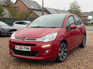 2016 Citroen C3 1.2 Puretech Platinum Etg6 Euro 6 (s/s) 5dr in Red — image 3