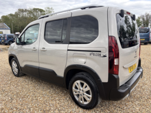 2019 Peugeot Rifter Auto Wheelchair Accessible Vehicle Automatic Wav 1.5 Bluehdi Allure in Beige — image 5