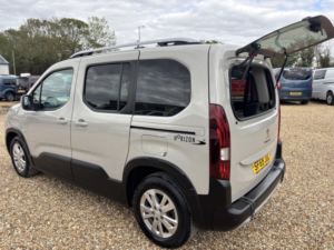 2019 Peugeot Rifter Auto Wheelchair Accessible Vehicle Automatic Wav 1.5 Bluehdi Allure in Beige — image 6