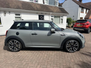 2021 MINI Hatch 2.0 3-Door Hatch Cooper S Sport in Grey — image 3