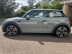 2021 MINI Hatch 2.0 3-Door Hatch Cooper S Sport in Grey — image 4