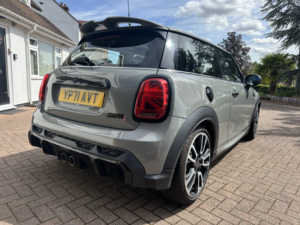 2021 MINI Hatch 2.0 3-Door Hatch Cooper S Sport in Grey — image 5