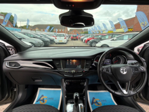 2017 Vauxhall Astra 1.4i Turbo Sri Sports Tourer Auto Euro 6 (s/s) 5dr in Grey — image 2