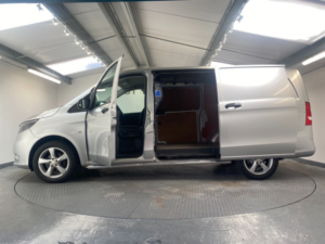 2017 Mercedes-Benz Vito 2.1 116 Cdi Bluetec Sport Panel Van 5dr Diesel Manual Rwd L2 Euro 6 (s/s) (163 Ps) in Silver — image 3