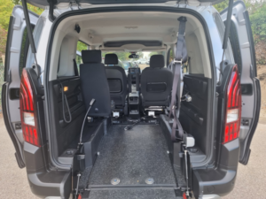 2021 Peugeot Rifter 1.2 Puretech Allure Premium in Grey — image 2
