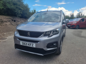 2021 Peugeot Rifter 1.2 Puretech Allure Premium in Grey — image 4