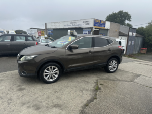 2014 Nissan Qashqai 1.6 Dci Acenta Premium in Beige — image 5