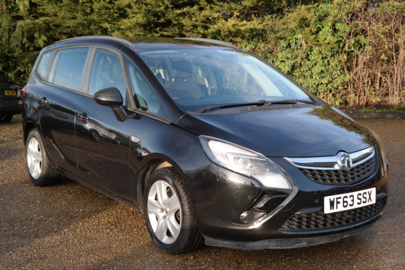 2013 Vauxhall Zafira Tourer 2.0 Cdti Exclusiv in Black — image 1