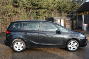 2013 Vauxhall Zafira Tourer 2.0 Cdti Exclusiv in Black — image 2