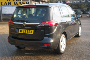 2013 Vauxhall Zafira Tourer 2.0 Cdti Exclusiv in Black — image 3