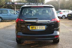 2013 Vauxhall Zafira Tourer 2.0 Cdti Exclusiv in Black — image 4