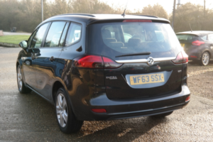 2013 Vauxhall Zafira Tourer 2.0 Cdti Exclusiv in Black — image 5