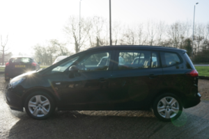 2013 Vauxhall Zafira Tourer 2.0 Cdti Exclusiv in Black — image 6