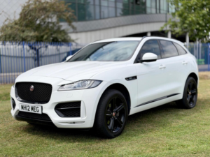 2017 Jaguar F-Pace 2.0 D180 R-Sport Auto AWD Euro 6 (s/s) 5dr in White — image 4