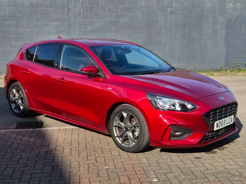 2020 Ford Focus 1.0 Focus St-Line 5dr in Red — image 1