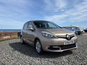 2014 Renault Scenic 1.5 Dynamique Tomtom Dci 110 Stop & Start in Beige — image 3