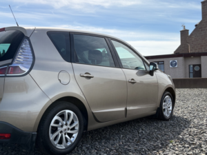 2014 Renault Scenic 1.5 Dynamique Tomtom Dci 110 Stop & Start in Beige — image 5