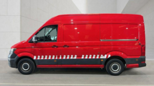 2022 Volkswagen Crafter 2.0 Tdi Cr35 Trendline Rwd Mwb Euro 6 (s/s) 5dr in Red — image 2