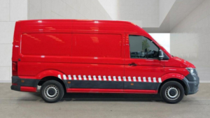 2022 Volkswagen Crafter 2.0 Tdi Cr35 Trendline Rwd Mwb Euro 6 (s/s) 5dr in Red — image 5