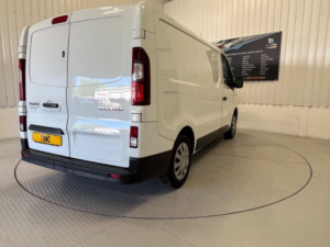 2019 Renault Trafic 1.6 Dci 27 Business+ Swb Standard Roof Euro 6 5dr in White — image 4