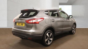 2015 Nissan Qashqai 1.2 Dig-T N-Tec 2WD Euro 6 (s/s) 5dr in Grey — image 2