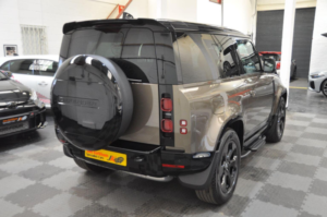 2025 Land Rover Defender 90 3.0 D250 Mhev X-Dynamic Se Auto 4WD Euro 6 (s/s) 3dr in Brown — image 5