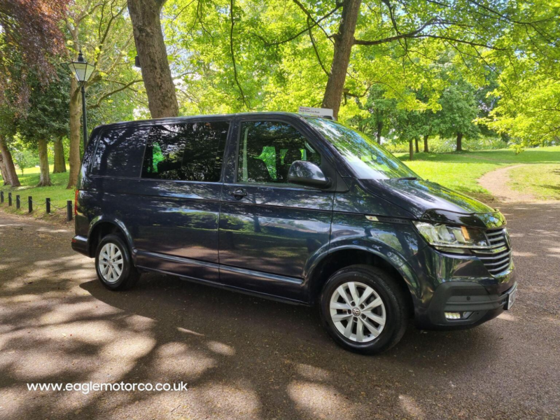 2022 Volkswagen Transporter 2.0 Tdi T30 Highline Kombi DSG Fwd Swb Euro 6 (s/s) 5dr in Blue — image 1