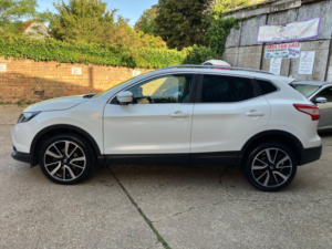 2014 Nissan Qashqai 1.6 Dci Tekna in White — image 5