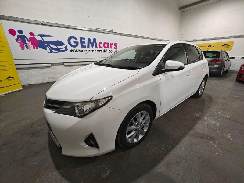 2013 Toyota Auris 1.4 D-4d Sport in White — image 1