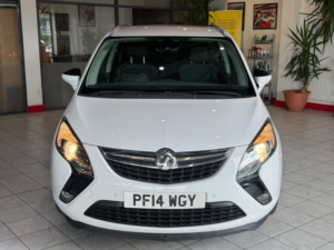 2014 Vauxhall Zafira Tourer 1.4 T 16v Se in White — image 4