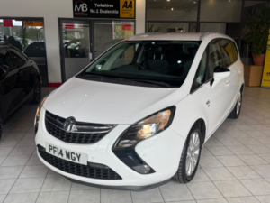 2014 Vauxhall Zafira Tourer 1.4 T 16v Se in White — image 5