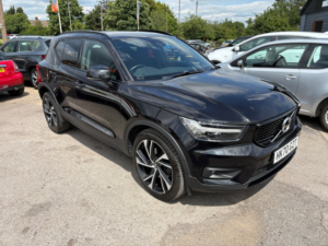 2020 Volvo Xc40 2.0 B4 Mhev R-Design Pro SUV 5dr Petrol Hybrid Auto Euro 6 (s/s) (197 Ps) in Black — image 2