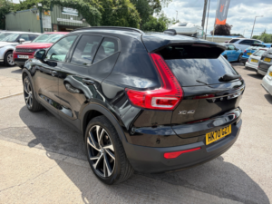 2020 Volvo Xc40 2.0 B4 Mhev R-Design Pro SUV 5dr Petrol Hybrid Auto Euro 6 (s/s) (197 Ps) in Black — image 3