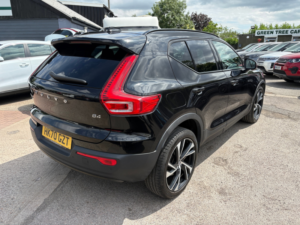 2020 Volvo Xc40 2.0 B4 Mhev R-Design Pro SUV 5dr Petrol Hybrid Auto Euro 6 (s/s) (197 Ps) in Black — image 4