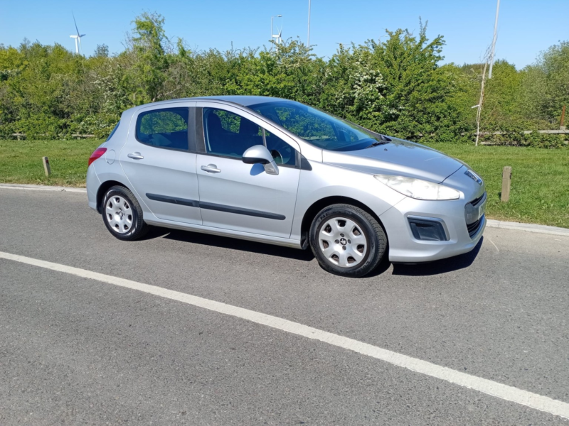 2011 Peugeot 308 1.6 Hdi Access in Silver — image 1