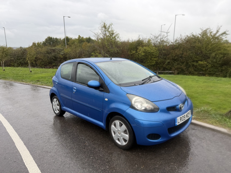 2009 Toyota Aygo 1.0 Vvt-I Blue in Blue — image 1