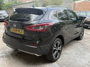 2018 Nissan Qashqai 1.3 Dig-T N-Connecta in Black — image 2