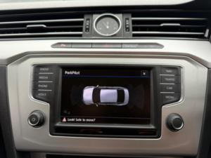 2017 Volkswagen Passat 2.0 Tdi Se Business Euro 6 (s/s) 4dr in Silver — image 3