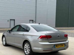 2017 Volkswagen Passat 2.0 Tdi Se Business Euro 6 (s/s) 4dr in Silver — image 5