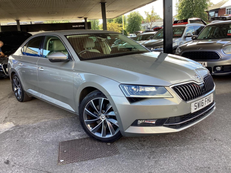 2016 Skoda Superb 2.0 Tdi Laurin & Klement DSG Auto 6spd 4WD Euro 6 (s/s) 5dr in Beige — image 1