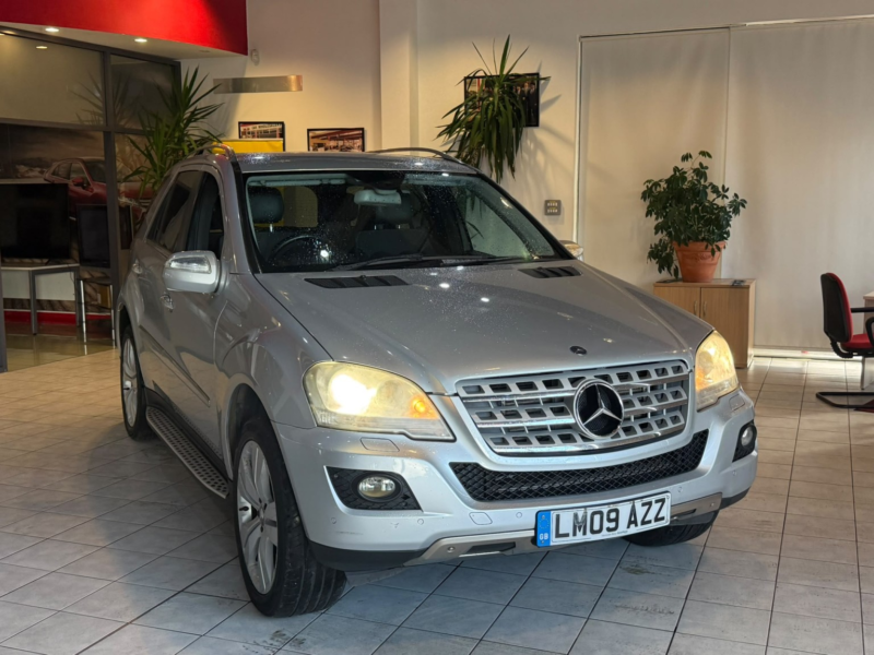 2009 Mercedes-Benz M Class 3.0 Ml280 Cdi Sport in Silver — image 1