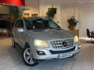 2009 Mercedes-Benz M Class 3.0 Ml280 Cdi Sport in Silver — image 3