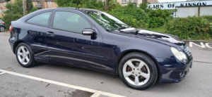 2005 Mercedes-Benz C Class 2.1 C200 Cdi Se in Blue — image 2