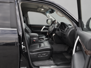 2013 Toyota Land Cruiser Zx 4.6 V8 Petrol J200 in Black — image 3